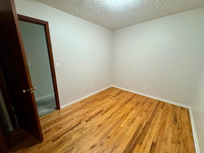 Building Photo - 3 bed 1 1/2 bath in NE Lincoln