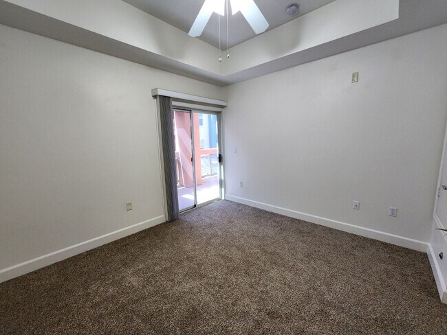 Building Photo - Luxury Mid-rise Condo unit  located on the...