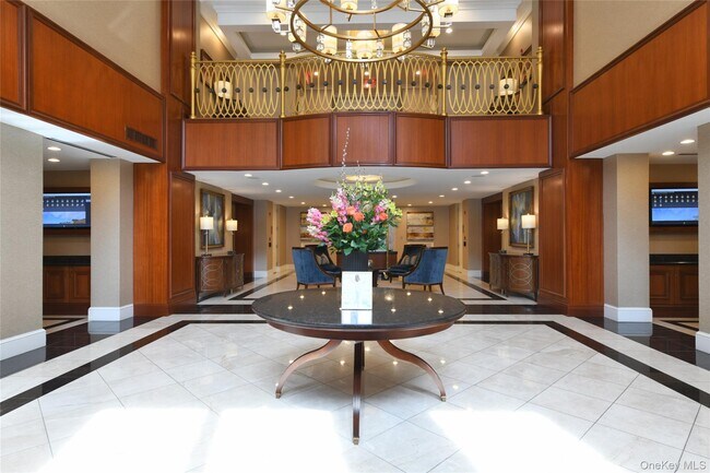 Building Photo - 5000 Royal Ct