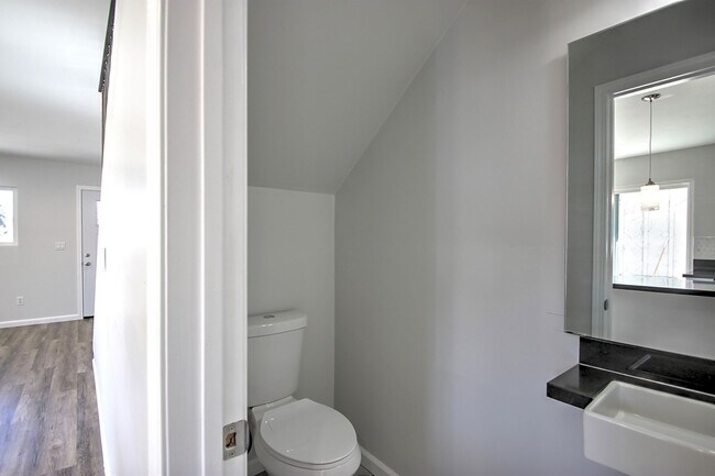 Building Photo - 3150-3150 Florine Dr