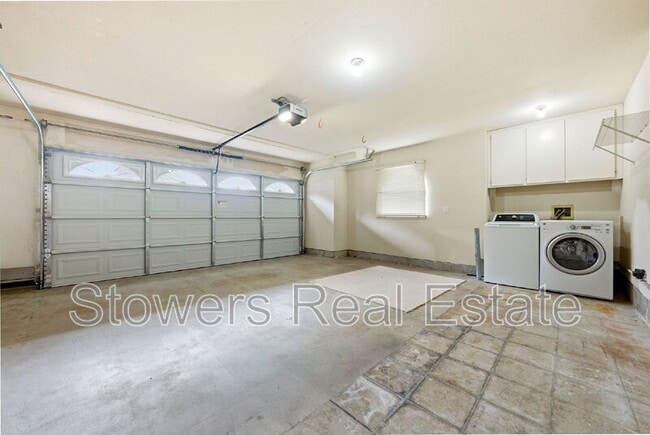 Building Photo - 350 Bellflower Dr