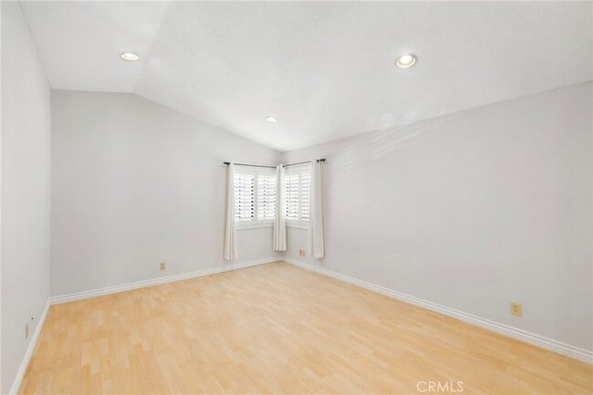 Building Photo - 46 Silkberry