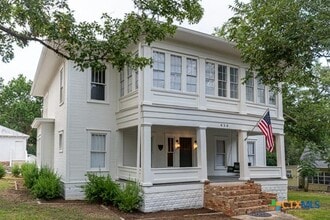 Building Photo - 626 Burleson St