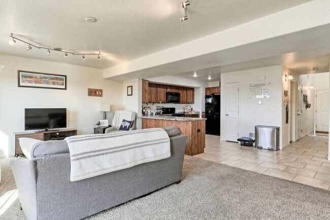 Building Photo - 3 Bedroom 2 1/2 Bath Townhome in Wellington
