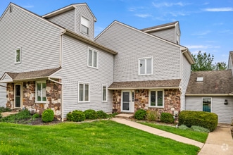 Building Photo - 302 Pinebrooke Cir