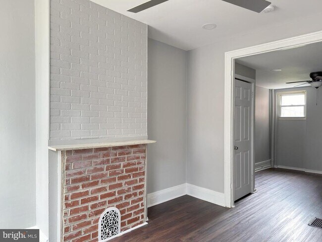Building Photo - 1718 N Lambert St