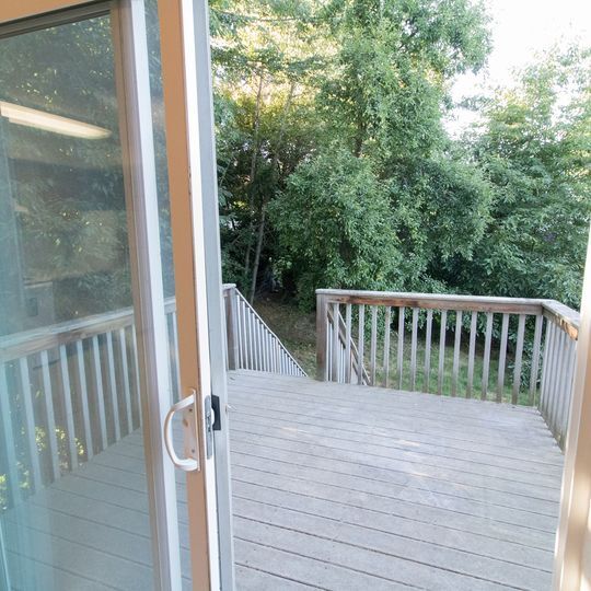 Building Photo - 462 NW Webb St