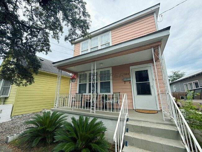 Building Photo - 204 Fishburne St