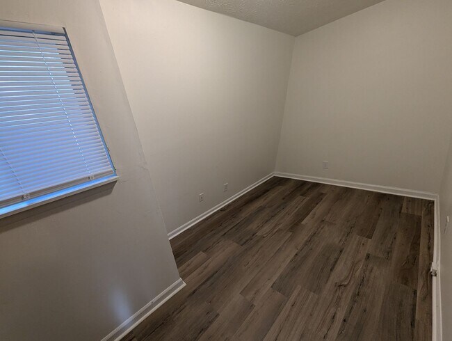 Building Photo - 180 Nicole Cir