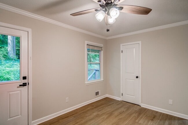 Building Photo - Renovated 4 bed home in Kennesaw w/ Designer Kitchen