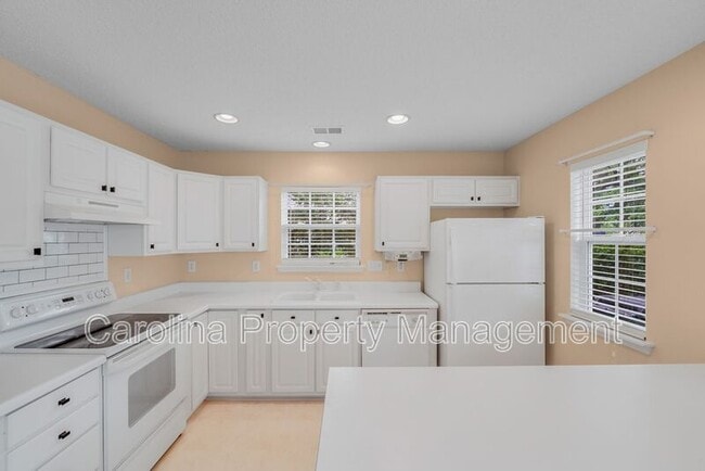 Building Photo - 15021 Deshler Ct