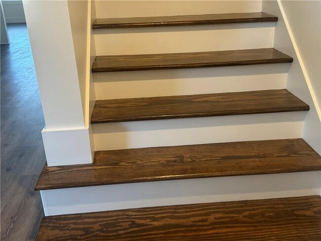 Building Photo - 114 McWhirter Pl