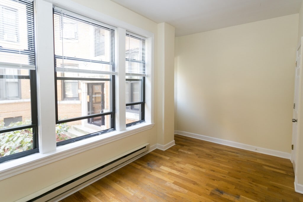 Building Photo - 720 W Barry Ave