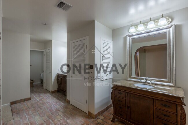 Building Photo - 49 Biltmore Estates Dr