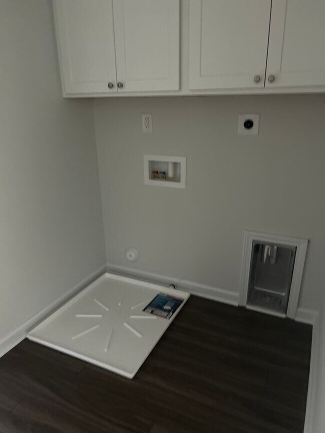 Building Photo - Everridge Development