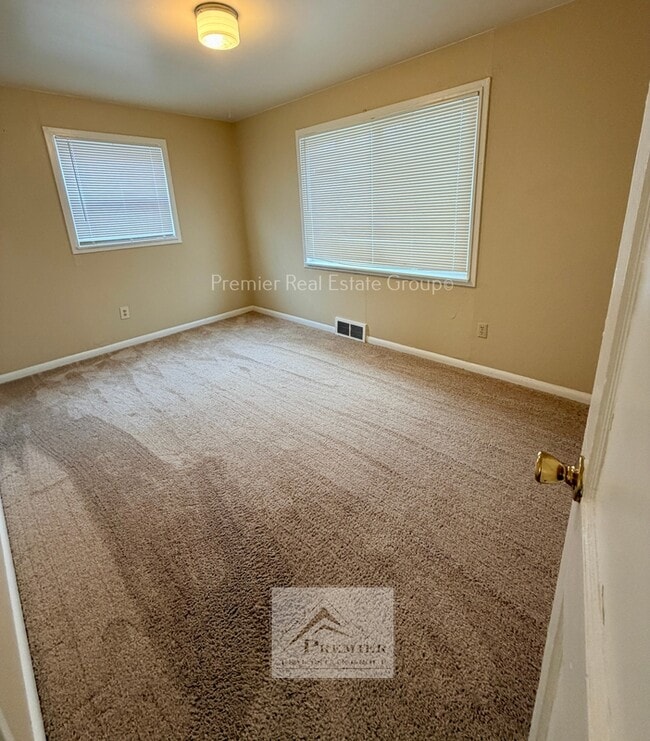 Building Photo - 426 Glen View Ct