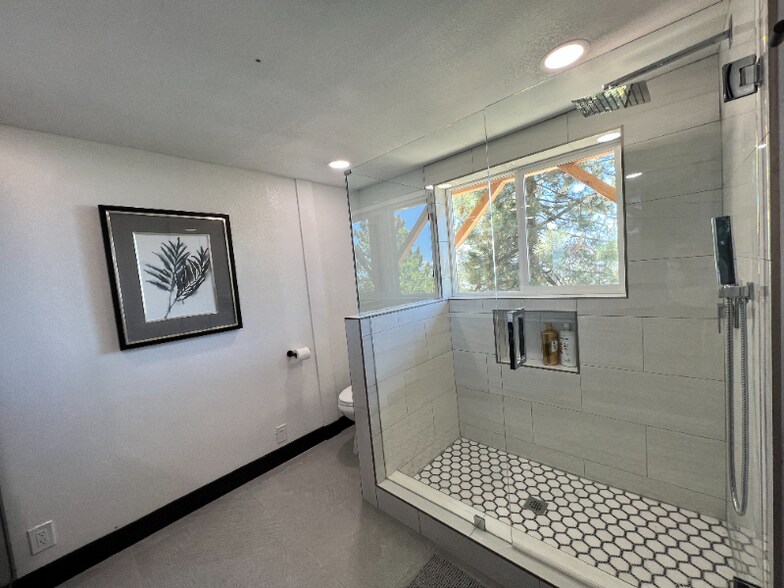 Building Photo - 1960 Willow Dr