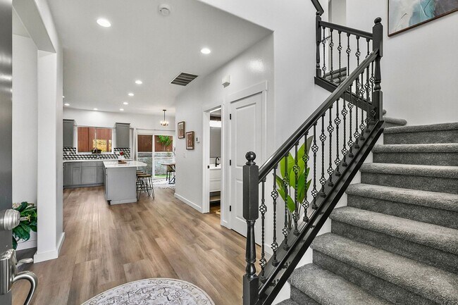 Building Photo - ? Spacious Snohomish Home with Luxury Features & Room to Live! ?