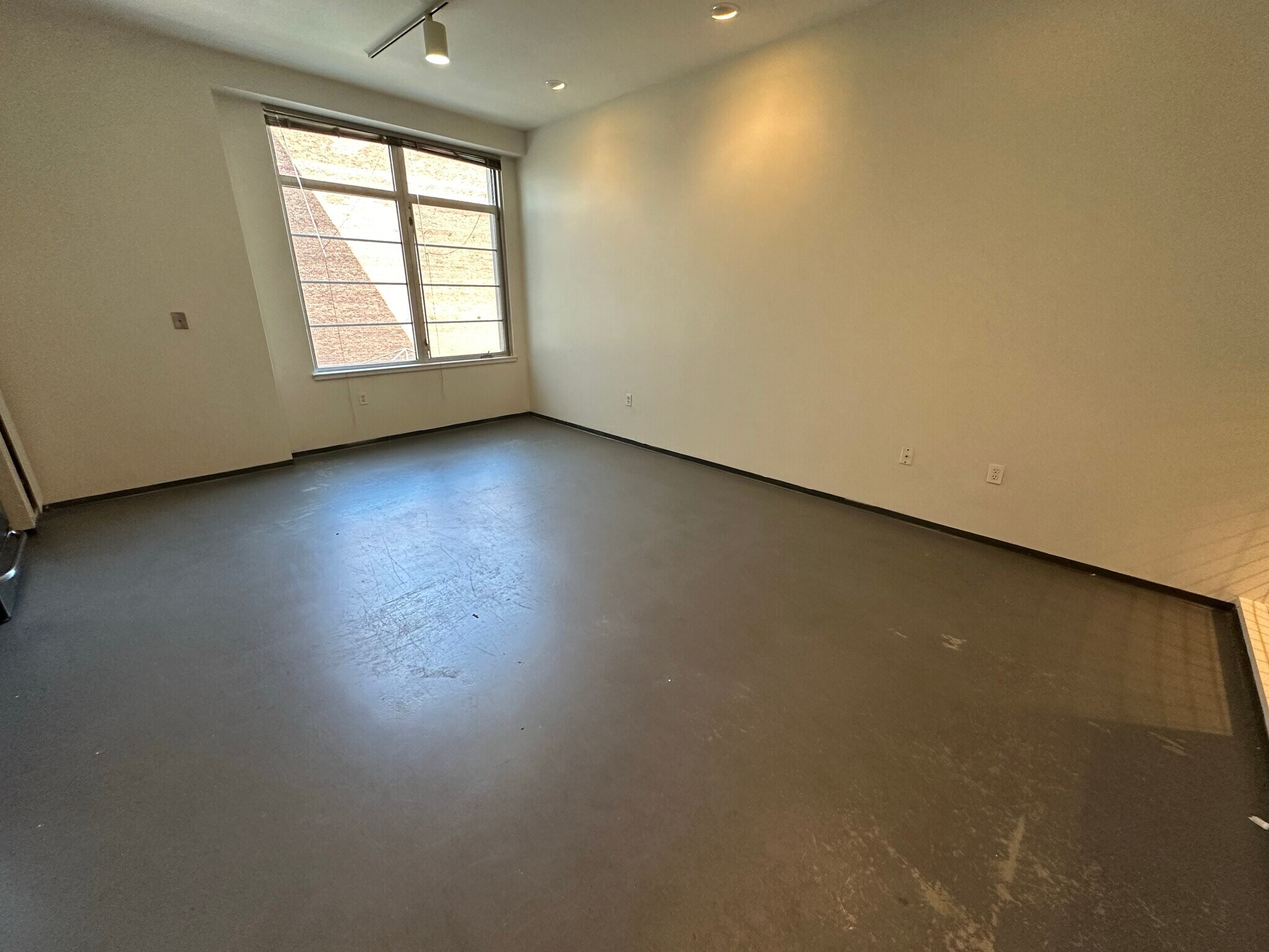 Building Photo - 147 E Berkeley St
