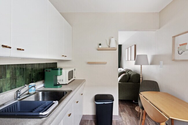 Building Photo - 5248 SE Stark St