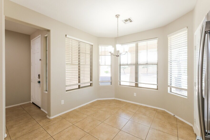 Building Photo - 105 N 108th Dr