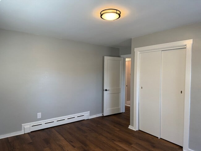 Building Photo - 5 Down E Ln