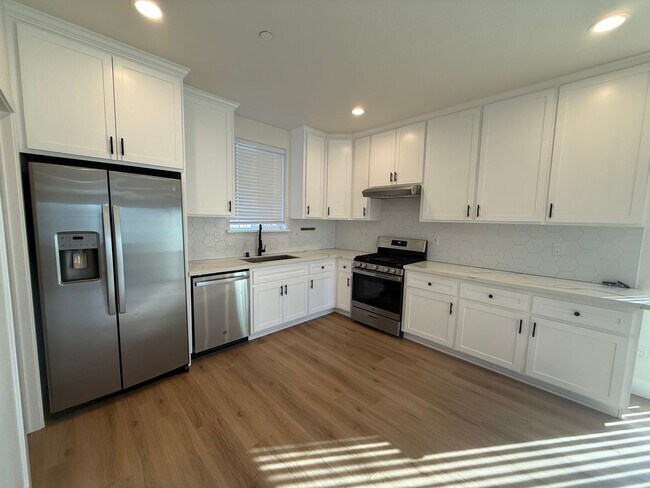 Building Photo - 8461001/85