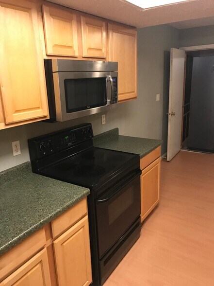 Kitchen - 197 Sugarwood Ln