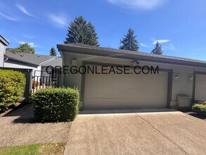 Building Photo - Spacious Home in Prime Ferry Street Bridge...