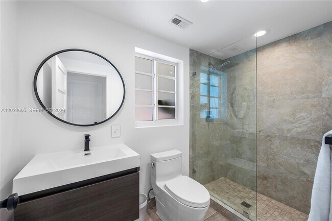 Building Photo - 5236 Pine Tree Dr