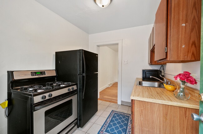 Building Photo - 2241 Hawthorne Ave