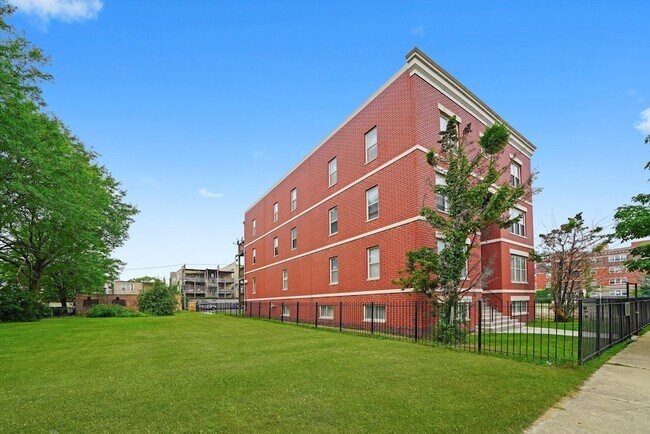Building Photo - 6220 S Kenwood Ave