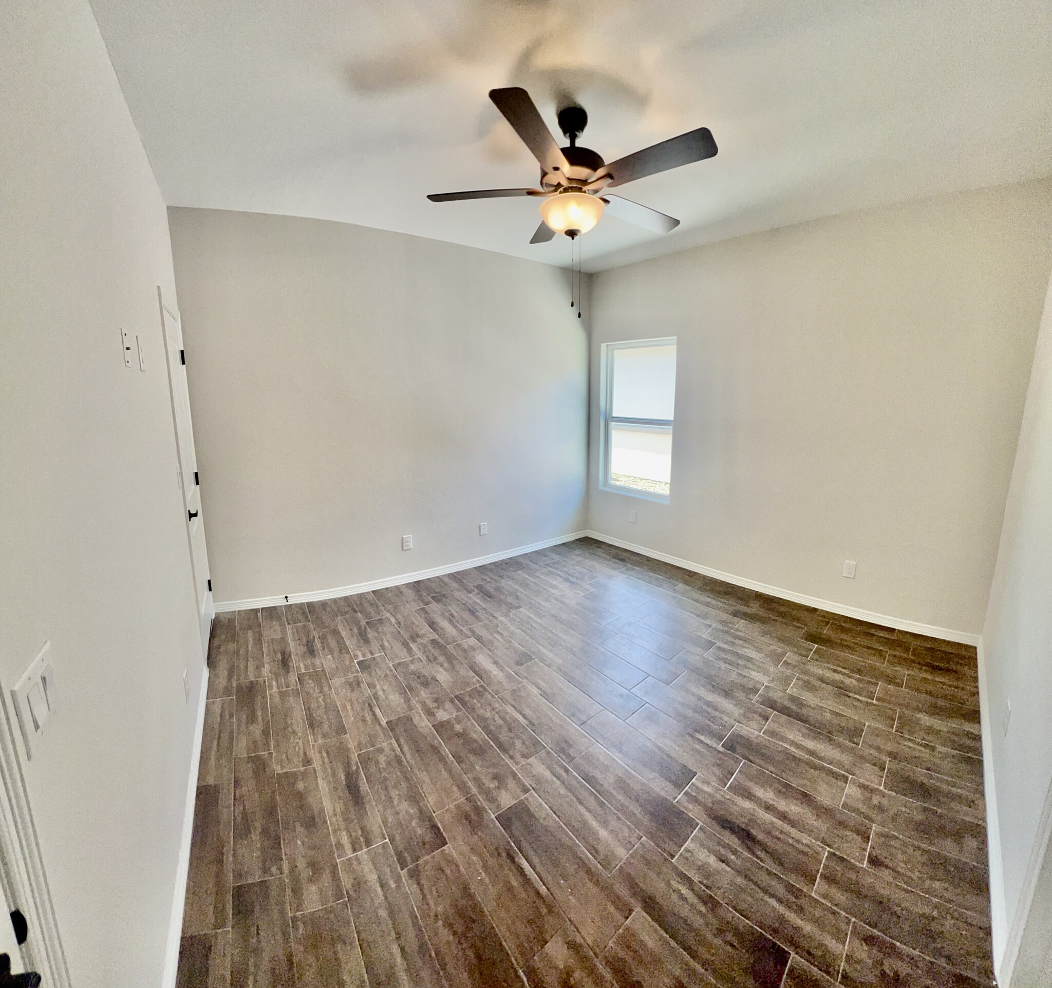 Master Bedroom - 908 W La Pointe Ave