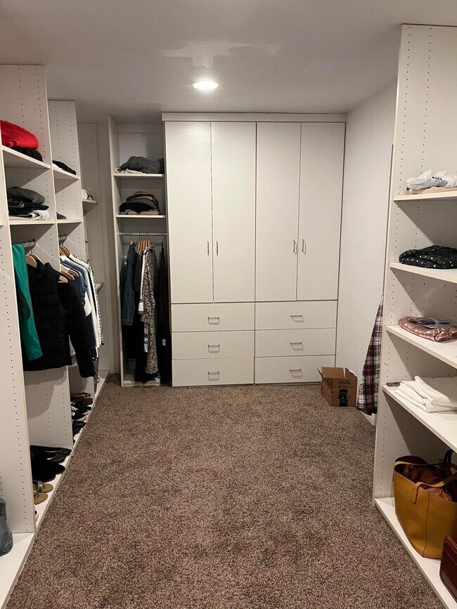 Building Photo - 555 W Baristo Rd