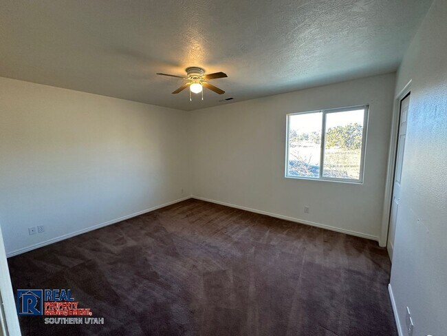 Building Photo - 3 Bedroom Apartment In Veyo