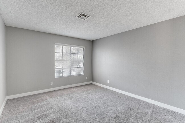 Building Photo - Stylish Upstairs Condo with Dual Primary S...