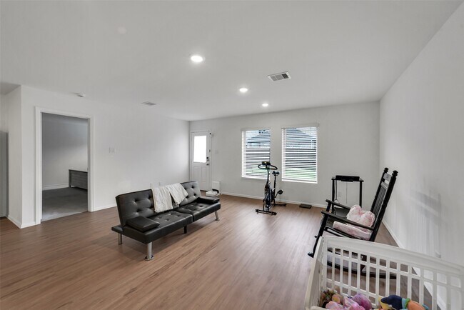 Building Photo - 27110 Breakaway Ln