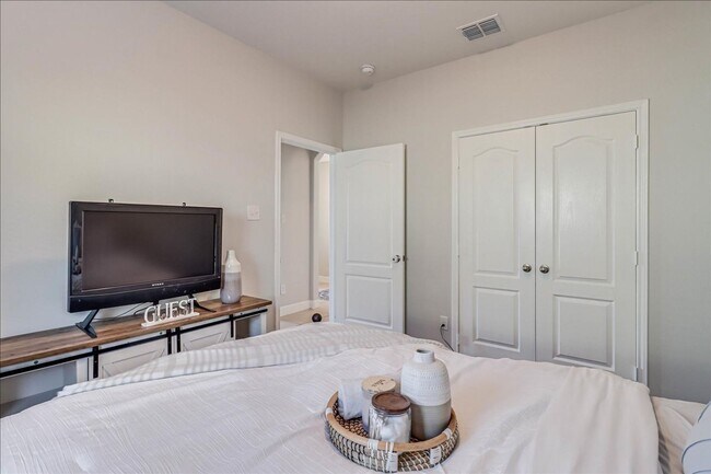 Building Photo - 7618 Quartz Dr