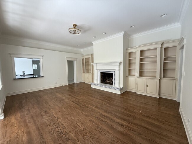 Building Photo - 687 Linden Ave