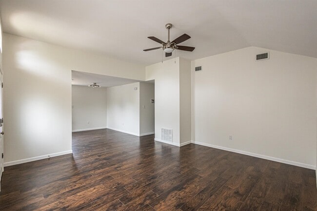 Building Photo - 753 Snake Dr