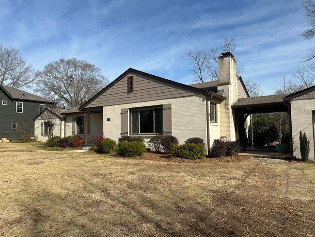 Building Photo - Gorgeous and updated home in Heart of Auburn