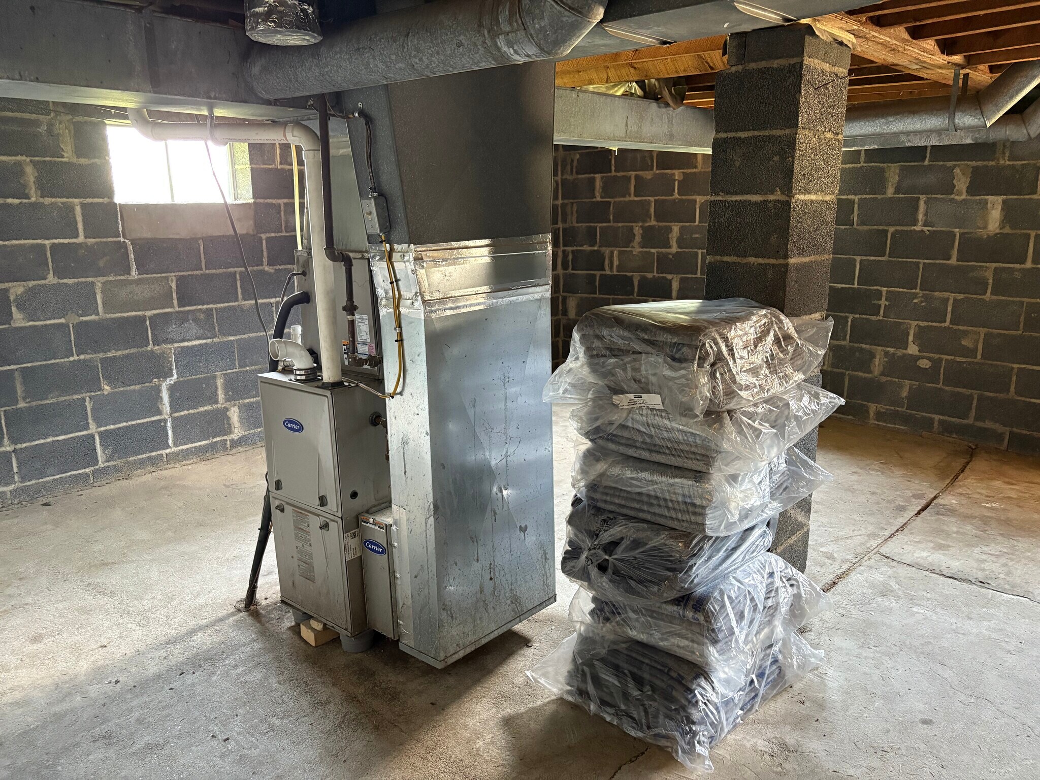 BASEMENT STORAGE/92% EFFICIENT FURNACE - 702 Pearl Dr