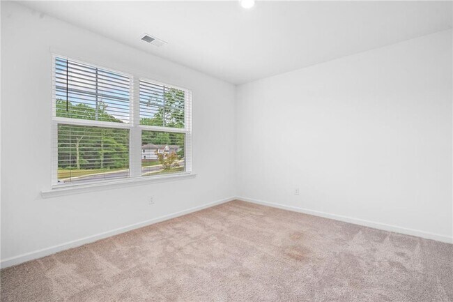 Building Photo - 788 Evergreen Rd