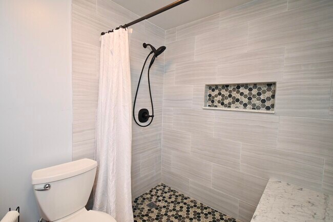 Building Photo - 5898 Ethan Dr