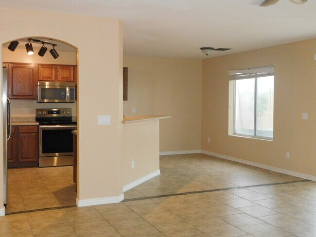 Building Photo - Amazing 4 bedrooms, 3 bathrooms house in P...