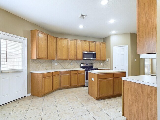Building Photo - 17107 Dawn Shadows Dr