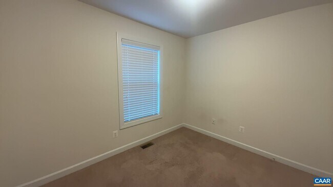 Building Photo - 2402 Winthrop Dr