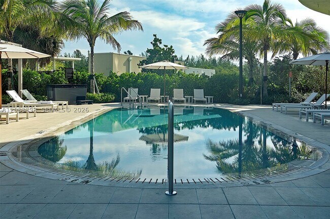 Building Photo - 2411 Laguna Cir