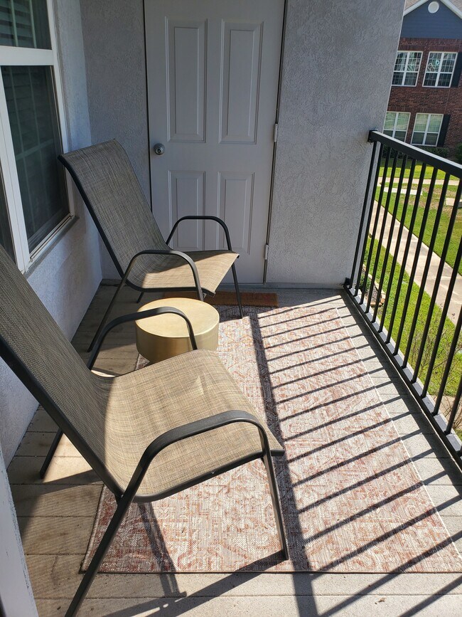 furnished deck - 801 Luther St W