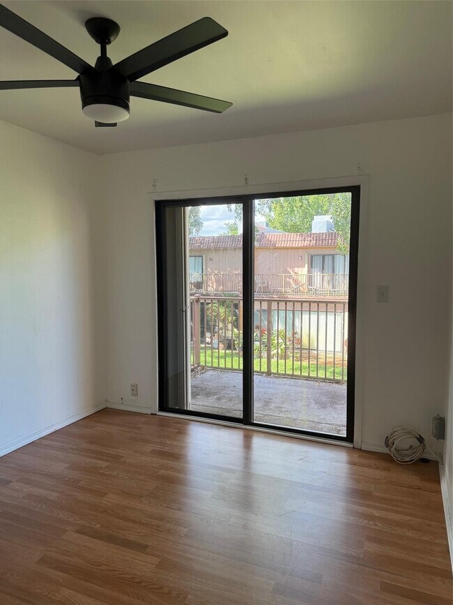 Building Photo - 42 Matador Ln